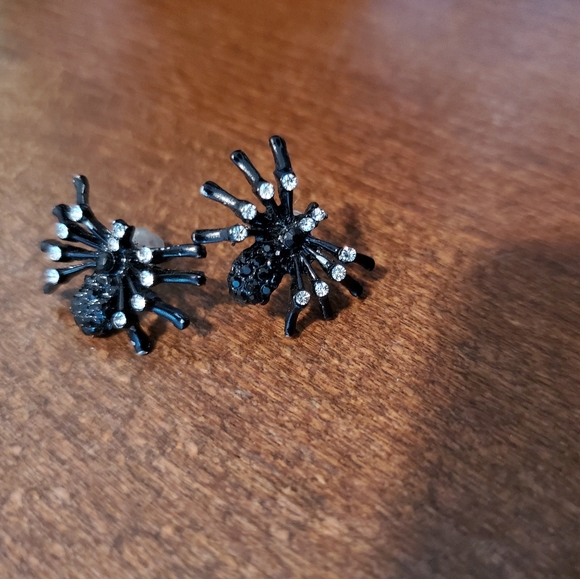 Lovely Earrings - Picture 3 of 4